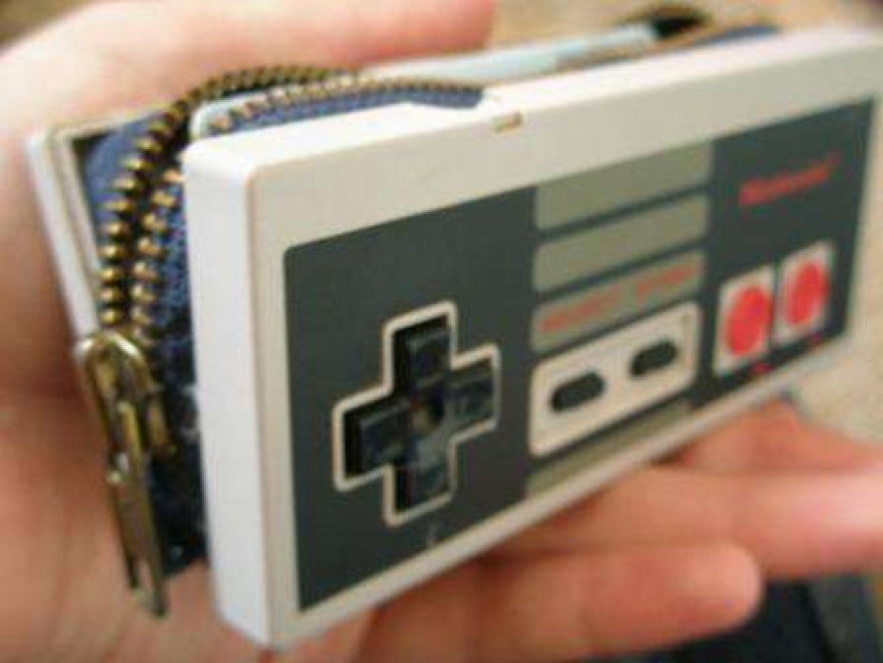 [14/09/2009] Tasche im NES-Pad-Format