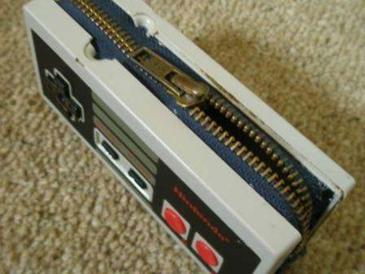 [14/09/2009] Tasche im NES-Pad-Format (2)