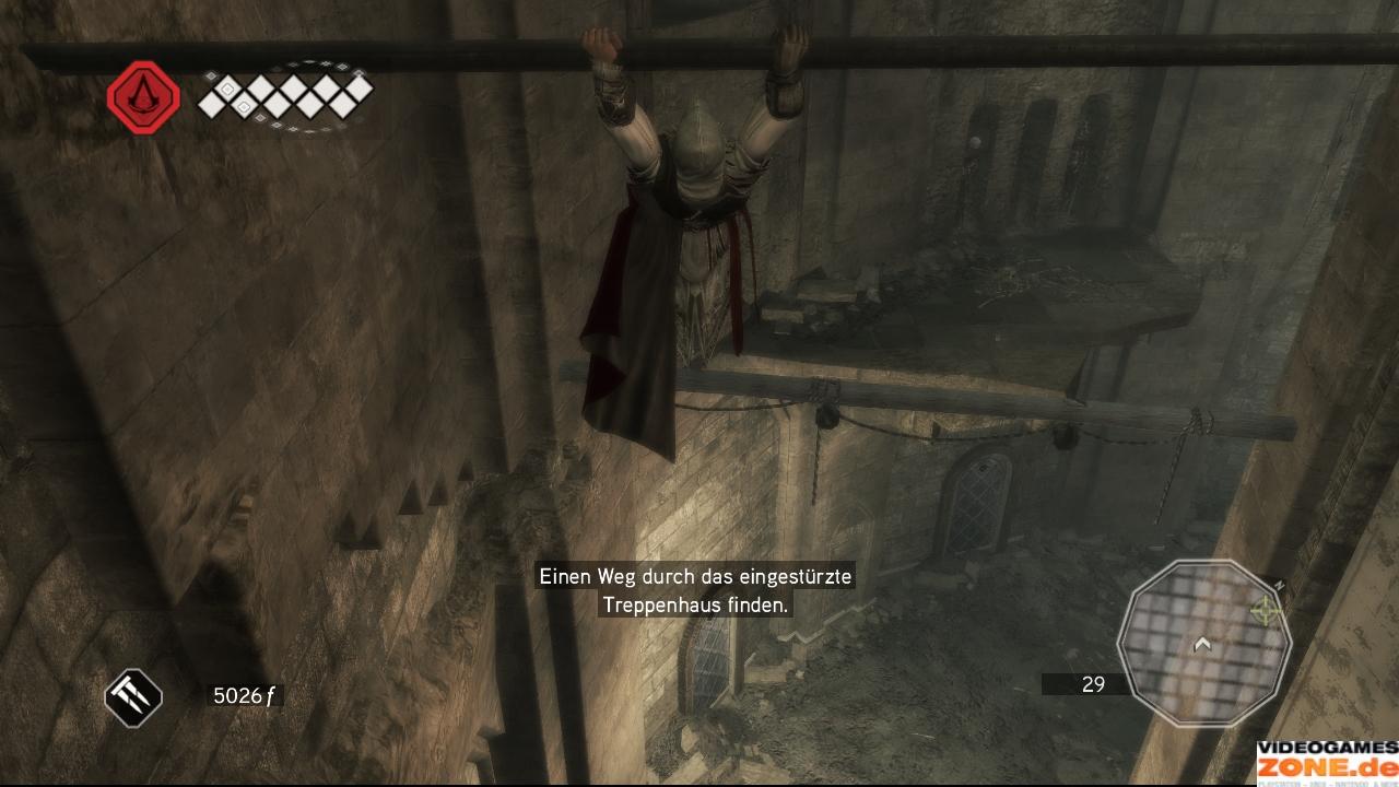 [18/11/2009] Durch die Geheimtür gelangt Ezio in die Katakomben. Mit dem Schalter an der rechten Wand öffnen Sie das Gitter und können eine Ebene höher klettern. Im eingestürzten Treppenhaus springen Sie einfach immer geradeaus von Stange zu Stange.
