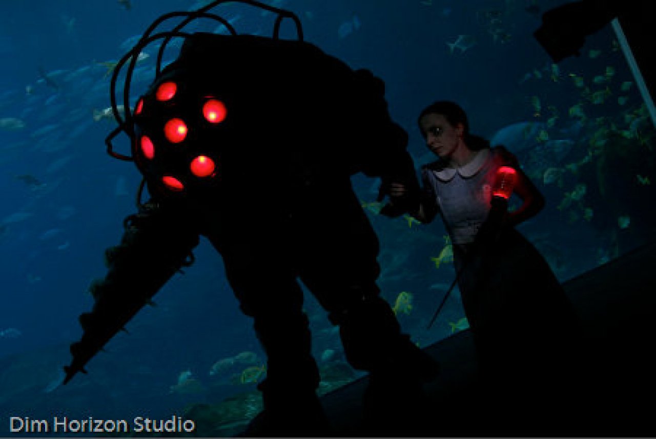 [24/11/2009] Bioshock Cosplay im Unterwasser-Aquarium in Georgia (4)