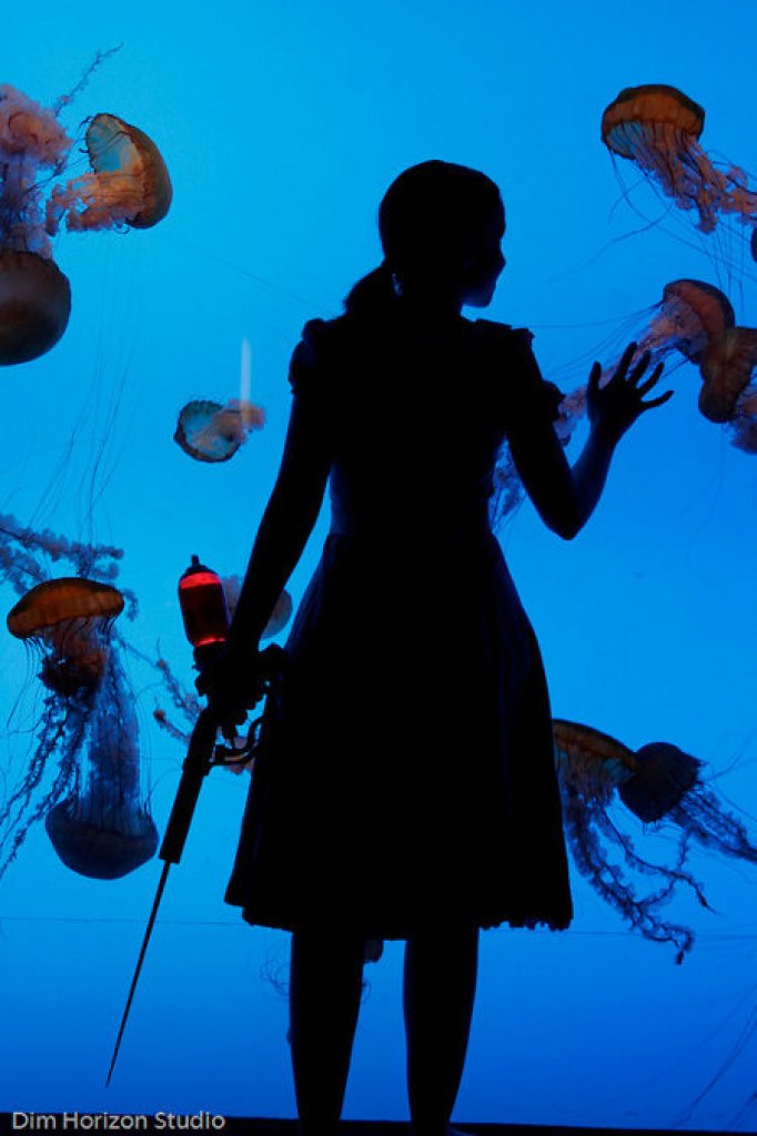 [24/11/2009] Bioshock Cosplay im Unterwasser-Aquarium in Georgia (3)