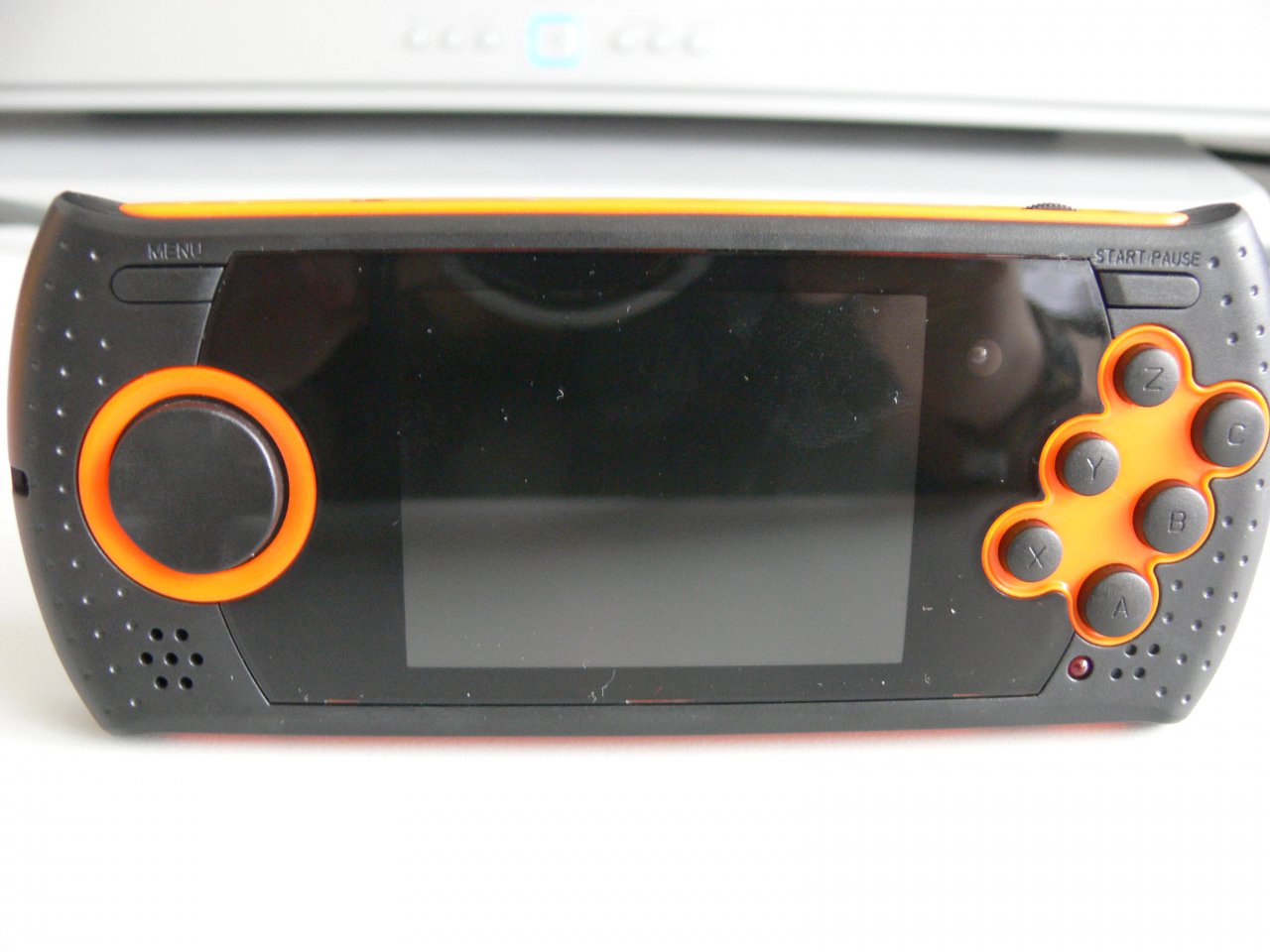 [04/12/2009] Das Mega Drive-Handheld wird ab Frühjahr 2010 exklusiv im Weltbild-Verlag erhältlich sein. 