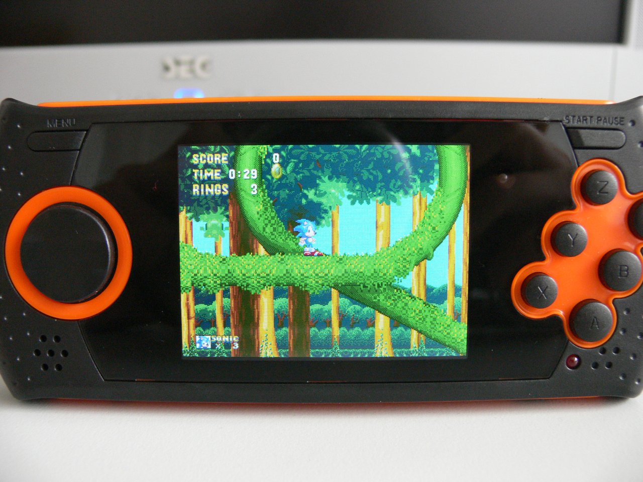 [04/12/2009] Unter anderem mit vorinstalliert: Sonic & Knuckles. Und 19 weitere Mega-Drive-Klassiker.