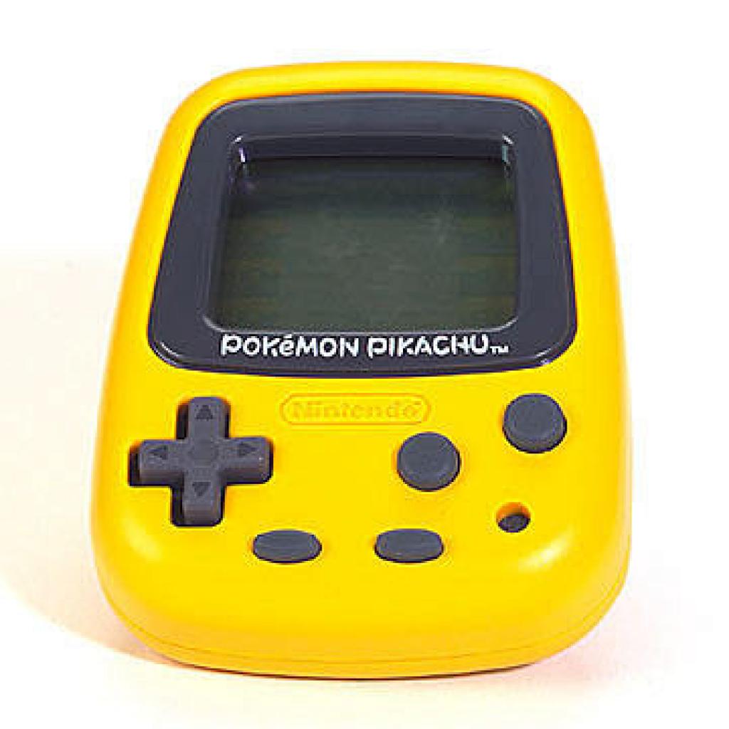 [11/01/2010] Pokémon Pikachu (Stand Alone)Japan: 27.03.1998 / Europa: 19.11.1999 Pikachu wurde bei den Japanern das beliebteste Pokémon, und so wurde ihm ein eigener kleiner Handheld spendiert. Ihr könnt das kleine Elektro-Pokémon immer mit euch herum tragen. Ein eingebauter Schrittzähler überprüft, wie aktiv ihr seid. Je mehr Watt ihr durch Bewegung sammelt, desto glücklicher wird Pikachu.