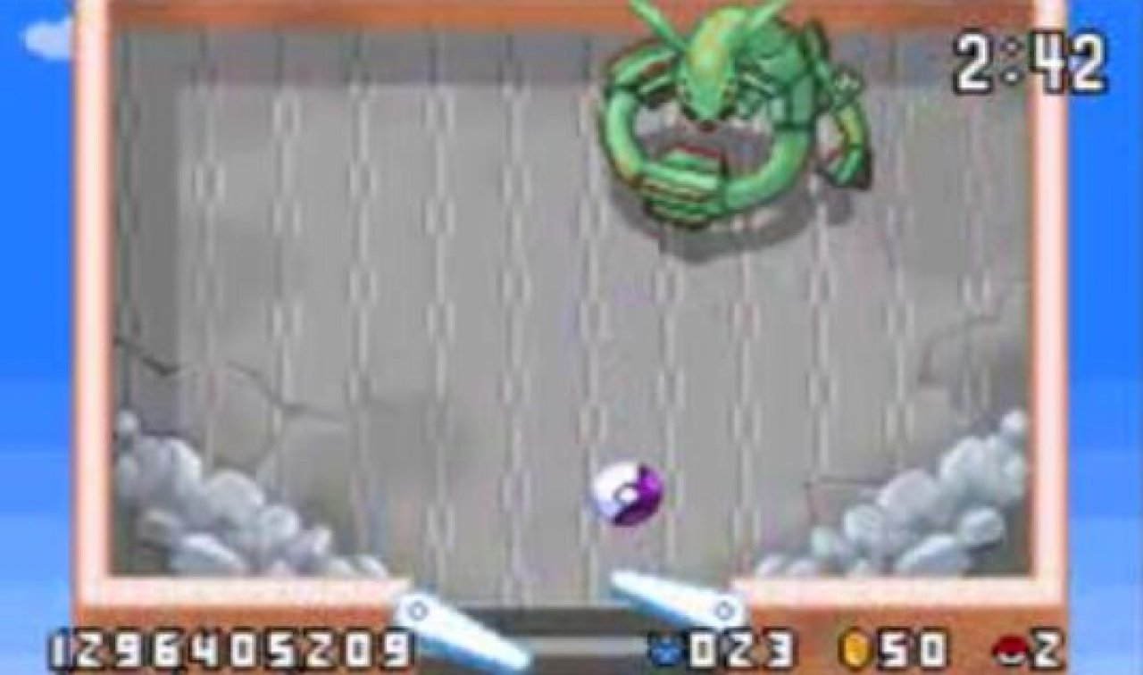[11/01/2010] Pokémon Pinball Rubin & Saphir (Gameboy Advance) Japan: 01.08.2003 / Europa: 14.11.2003 Eine Neuauflage von „Pokémon Pinball“. Diesmal zwar in Farbe und mit neuen Pokémon, dafür war aber die Rumble-Funktion nicht mehr dabei. Trotzdem war’s ein spaßiges Spielchen für alle Pokémon-Fans, die gern „ausflippen“. ;-)