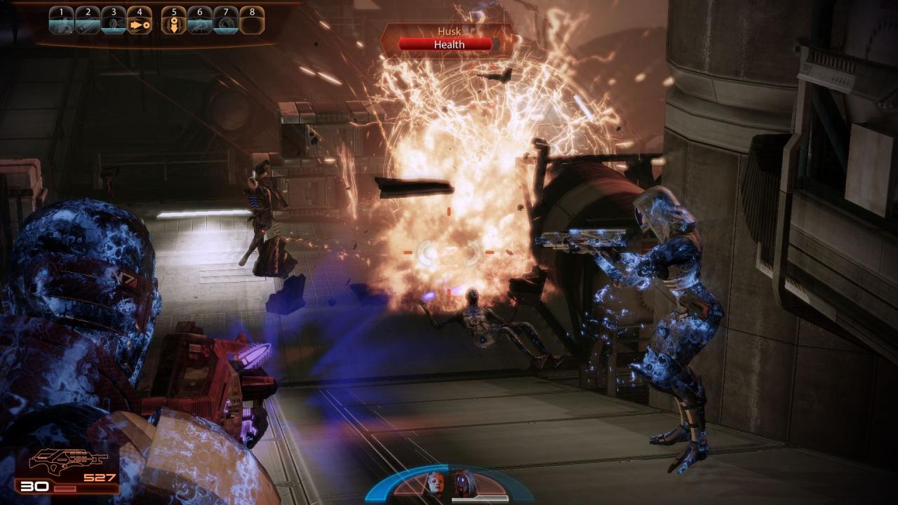 [26/01/2010] 1.13 Reaper-FFS: Im Inneren des Reapers befinden sich überall explosive Flaschen und Kisten, die wir mit einem Schuss entzünden können, um so die Husks in Brand zu setzen.