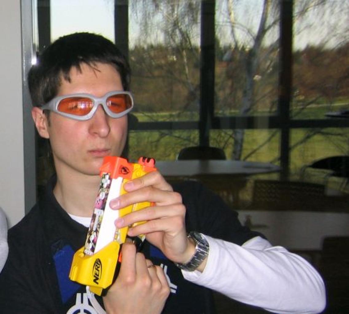 [11/01/2010] ... - im Gegensatz zu diesem Pseudo-Hugo!