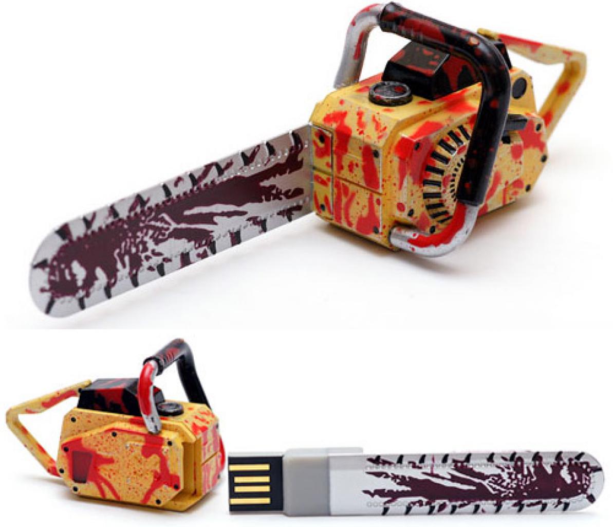 [28/04/2010] Resident Evil-Kettensäge: Um diesen USB-Stick zu nutzen, zieht ihr einfach das Sägeblatt heraus.