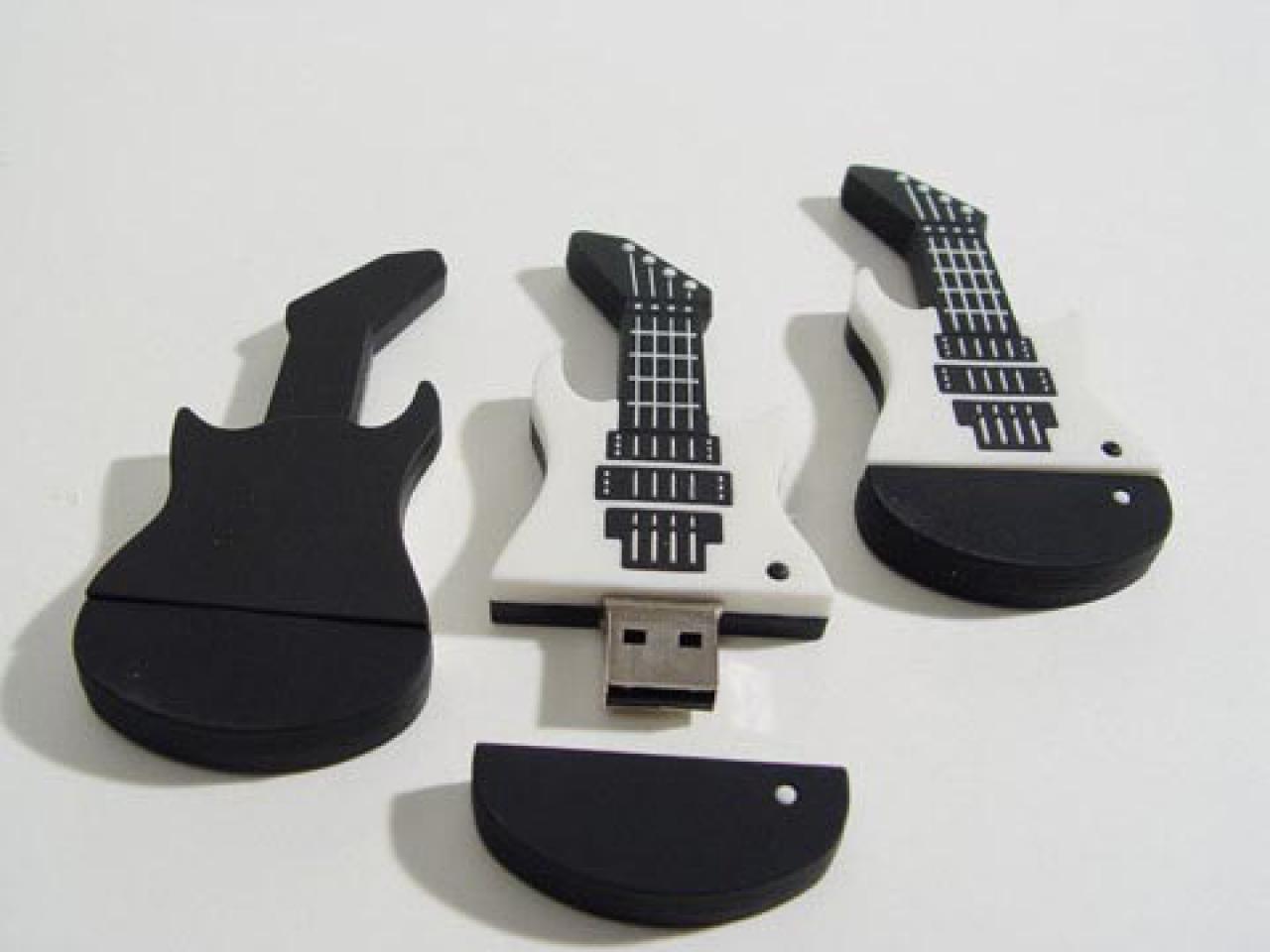 [28/04/2010] USB-Gitarre: Für Guitar Hero- und Rock Band-Fans.