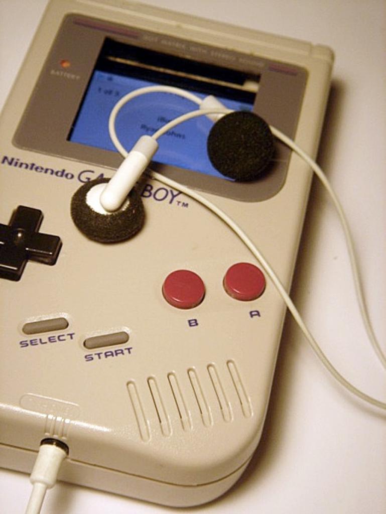 [20/05/2010] Statt Tetris oder Super Mario Land seht ihr auf dem Bildschirm dieses Game Boys eure Musik-Liste. In dem Gehäuse steckt statt des Handhelds ein iPod.