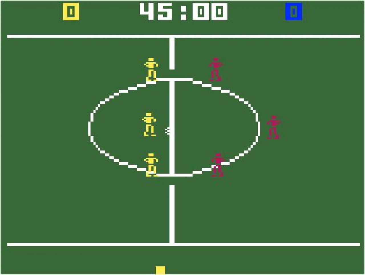 [10/06/2010] Soccer auf dem Mattel Intellivision von 1980. Damals als super realistsisch angepriesen - heute eher ein Lacher. Die Mannschaften bestanden aus fünf Akteuren, die eine künstliche Intelligenz an den Tag legen, die selbst Kreisklassemannschaften beleidigen würde. Alleine spielen war übrigens nicht möglich. Dennoch zählte Soccer zu den Verkaufsargumenten für das Intellivision.