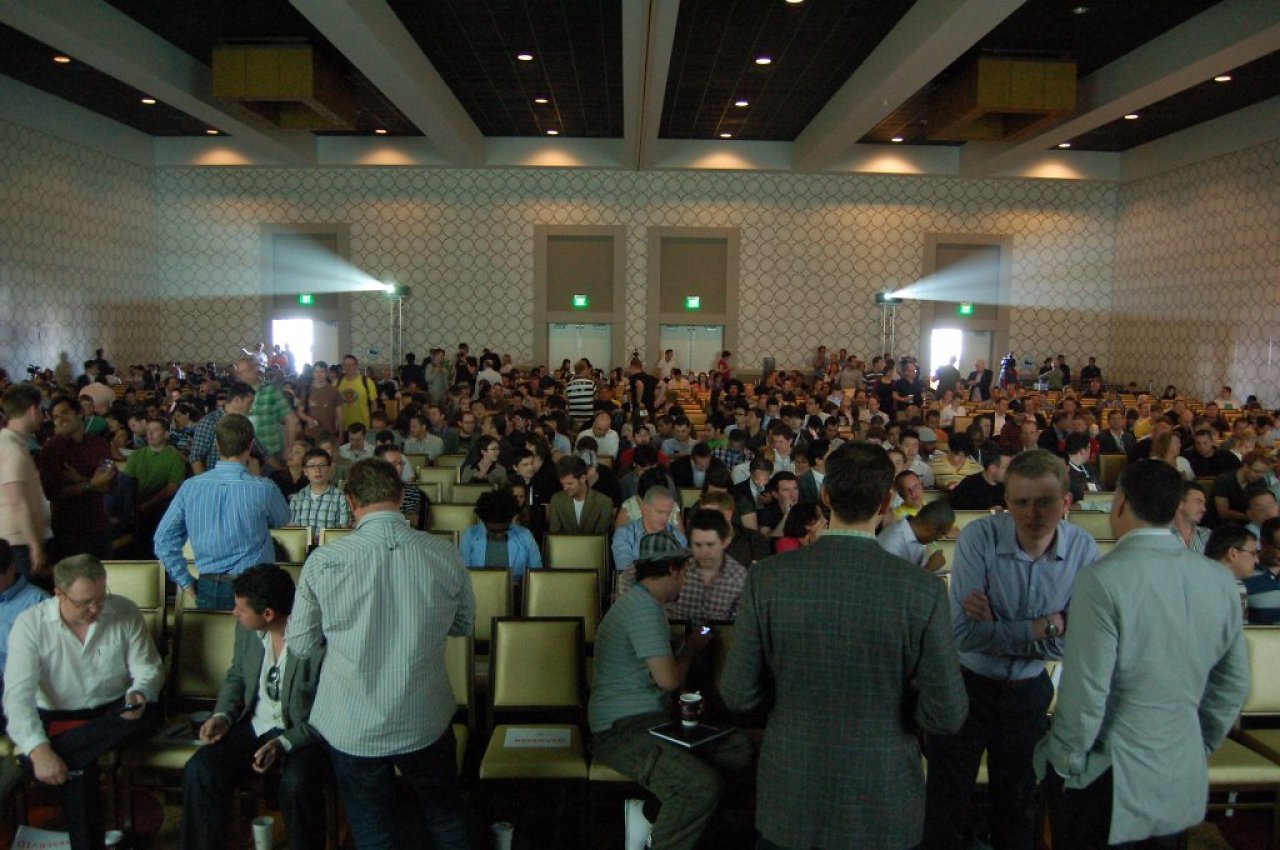 [15/06/2010] Die MS-Pressekonferenz in der Overflow-Area (3)
