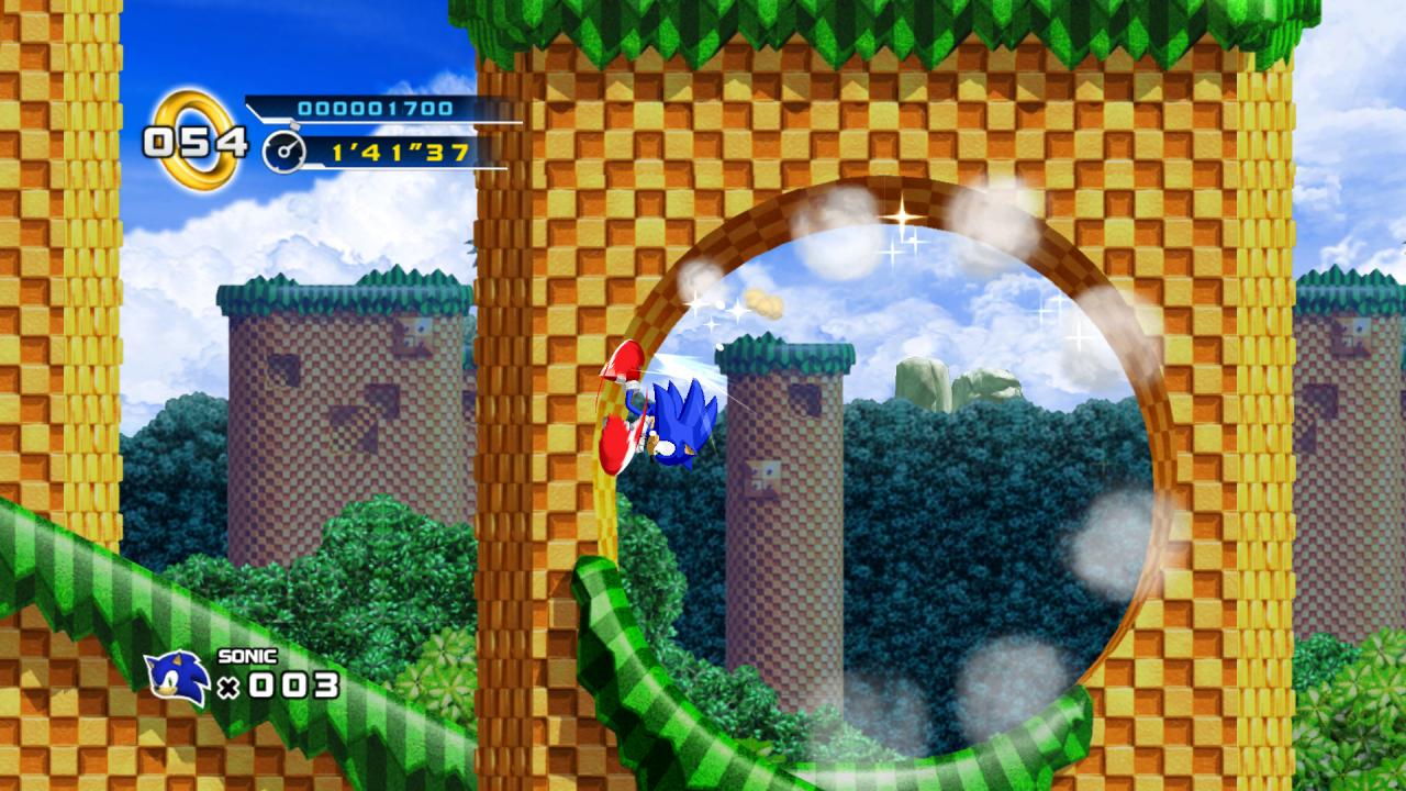 [15/06/2010] Zu Zeiten, als Spiele noch 2D waren, galt Sonic als einer der ganz großen Jump & Run Helden und größter Konkurrent von Super Mario. Doch seit dem Niedergang der Dreamcast und Segas Ausstieg aus dem Hardware-Geschäft fristet Sonic ein Nischendasein. Der blaue Igel muss in schlechten Spielen auftreten, die gesamte Reihe wurde von Sega verschandelt. Dazu dürfte sicher beigetragen haben, dass es nur schwer möglich ist, ein schnelles 3D-Jump & Run zu erschaffen. Doch Sega besann sich zurück auf alte Zeiten und brachte 2010 den klassischen 2D-Download-Titel Sonic the Hedgehog 4 Episode 1 auf den Markt. Wie der Name bereits sagt, kehrt Sonic damit zurück zu seinen Anfängen und konnte dadurch viele alte Fans des schnellen Igels begeistern. (Im Bild Sonic the Hedgehog 4 Episode 1)