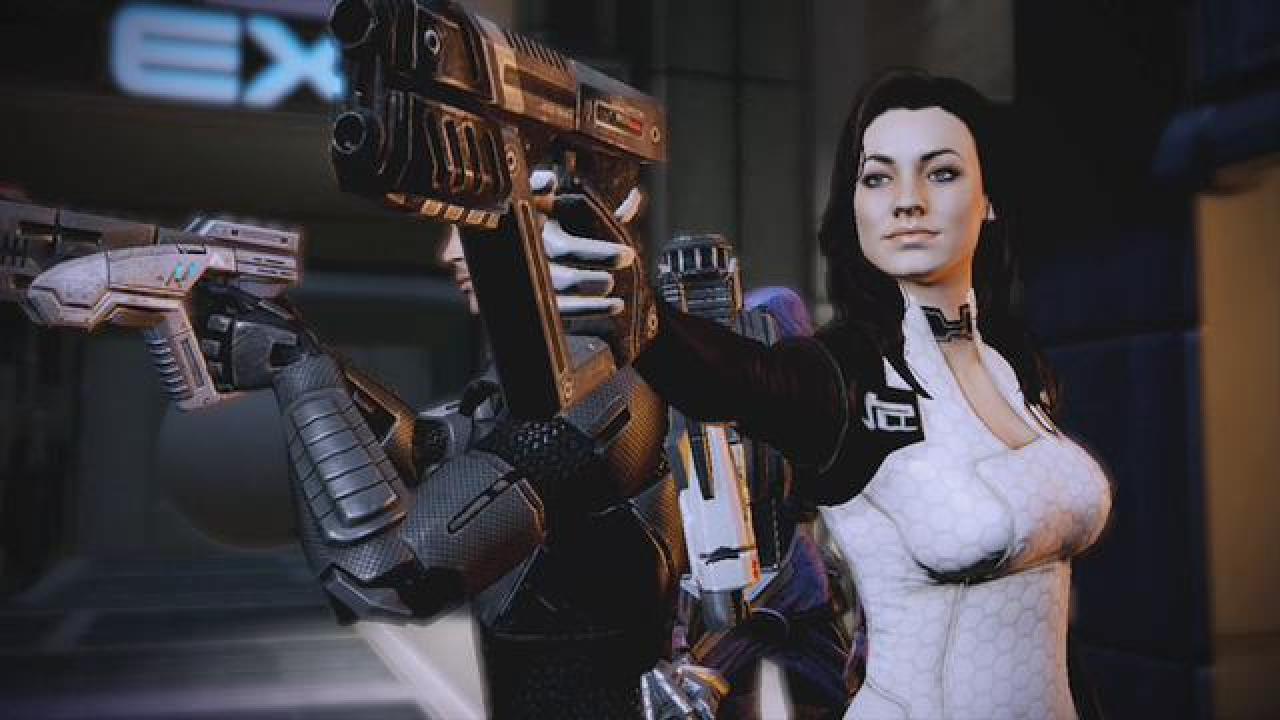 [29/06/2010] Miranda (Mass Effect 2) - Eine der heißesten Nebenrollen spielt sicherlich Miranda Lawson in Mass Effect 2. Sie ist sowohl eine gute Biotikerin als auch eine sehr gute Kämpferin. Commander Shepard kann locker mit ihr anbandeln.