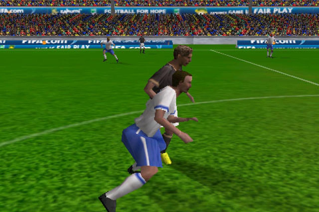 [30/07/2010] Die Spielfiguren bei FIFA sind in der Nahaufnahme sehr pixelig und nicht mehr zeitgemäß.