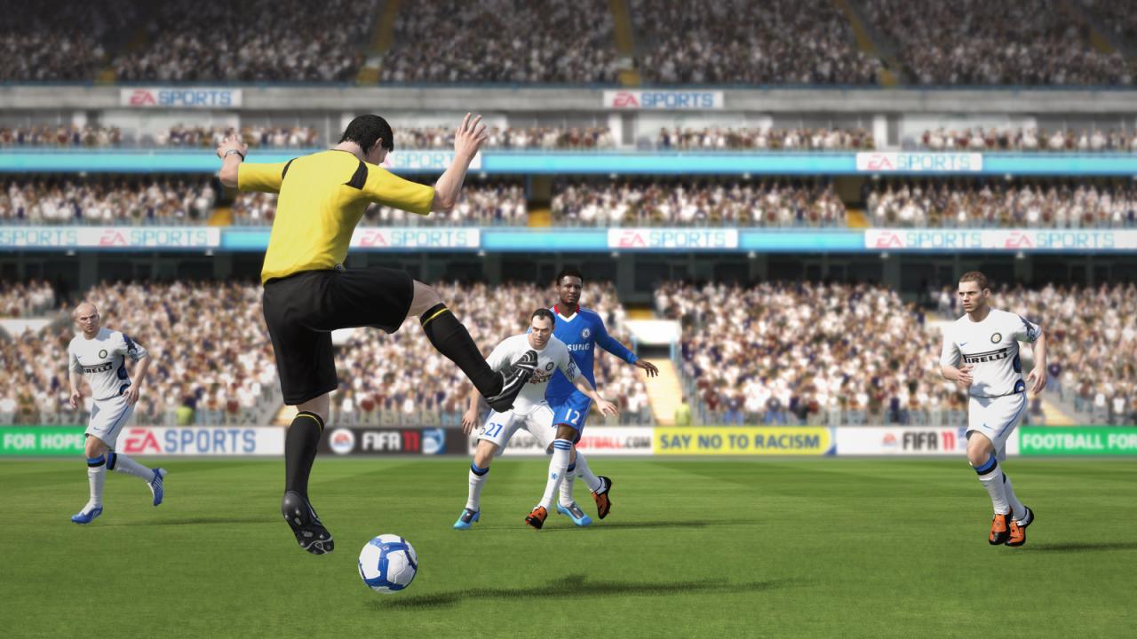 [23/07/2010] Screenshots aus FIFA 11. Die Fußballsimulation erscheint am 30. September unter anderem für PS3, Xbox 369 und PC. (4)