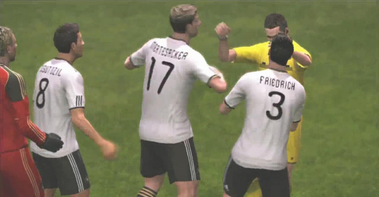 [03/08/2010] PES 2011 Irgendwie scheint die Gegner-KI ab der 75. Minute auf dem Schwierigkeitsgrad Top-Spieler immer ein Tor zu erzielen. Sorgt besser früh für eine hohe Führung, sonst fliegt das Gamepad. Ganz sicher!