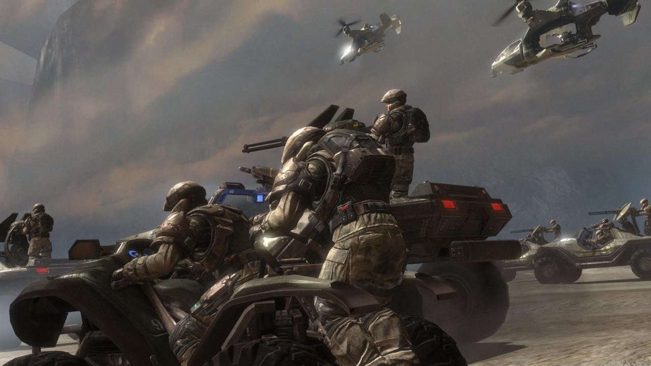 [14/09/2010] Halo: Reach erzählt die Ereignisse während der Schlacht von Reach aus der Sicht eines SPARTAN Squads, genannt Team Noble. Das Spiel findet vor Halo: Combat Evolved statt.
