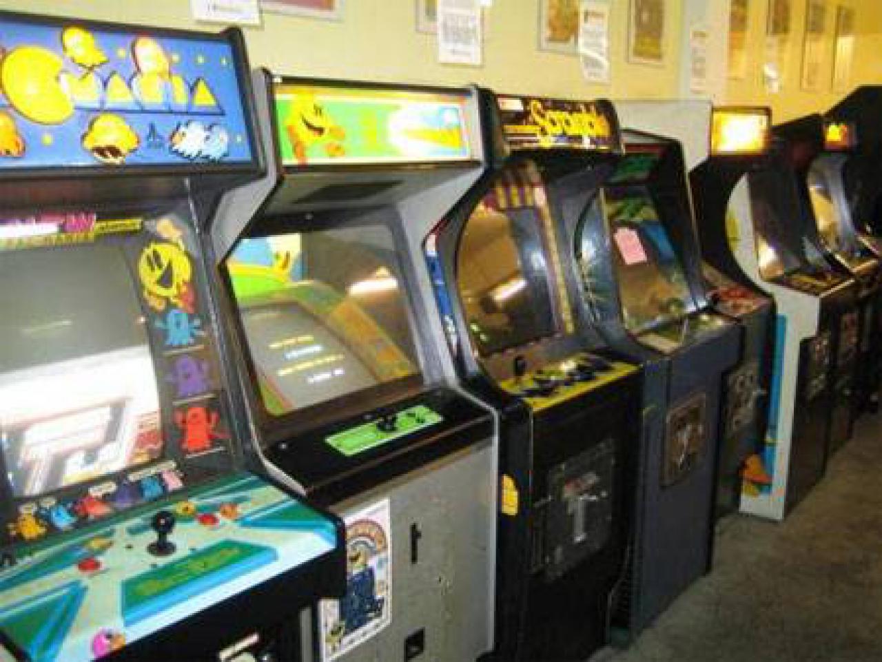 [01/10/2010] Automatenmeile: Vor der Konsolen-Ära musste man zum Zocken in solche Spielhallen.