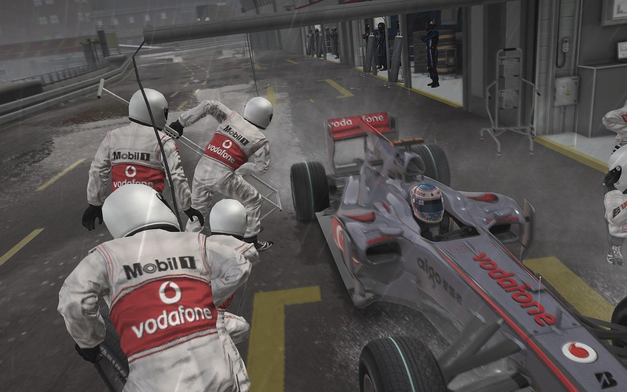 [06/10/2010] Die Optik in F1 2010 fällt vor allem durch ihren Detailreichtum positiv auf und besonders die Regenrennen wissen grafisch zu beeindrucken.