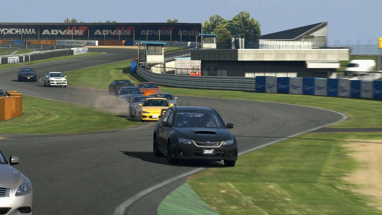 [23/11/2010] In Gran Turismo 5 gibt es 60 Trophäen zu sammeln. Mit unserem Trophy-Guide schaltet ihr jede einzelne davon frei.