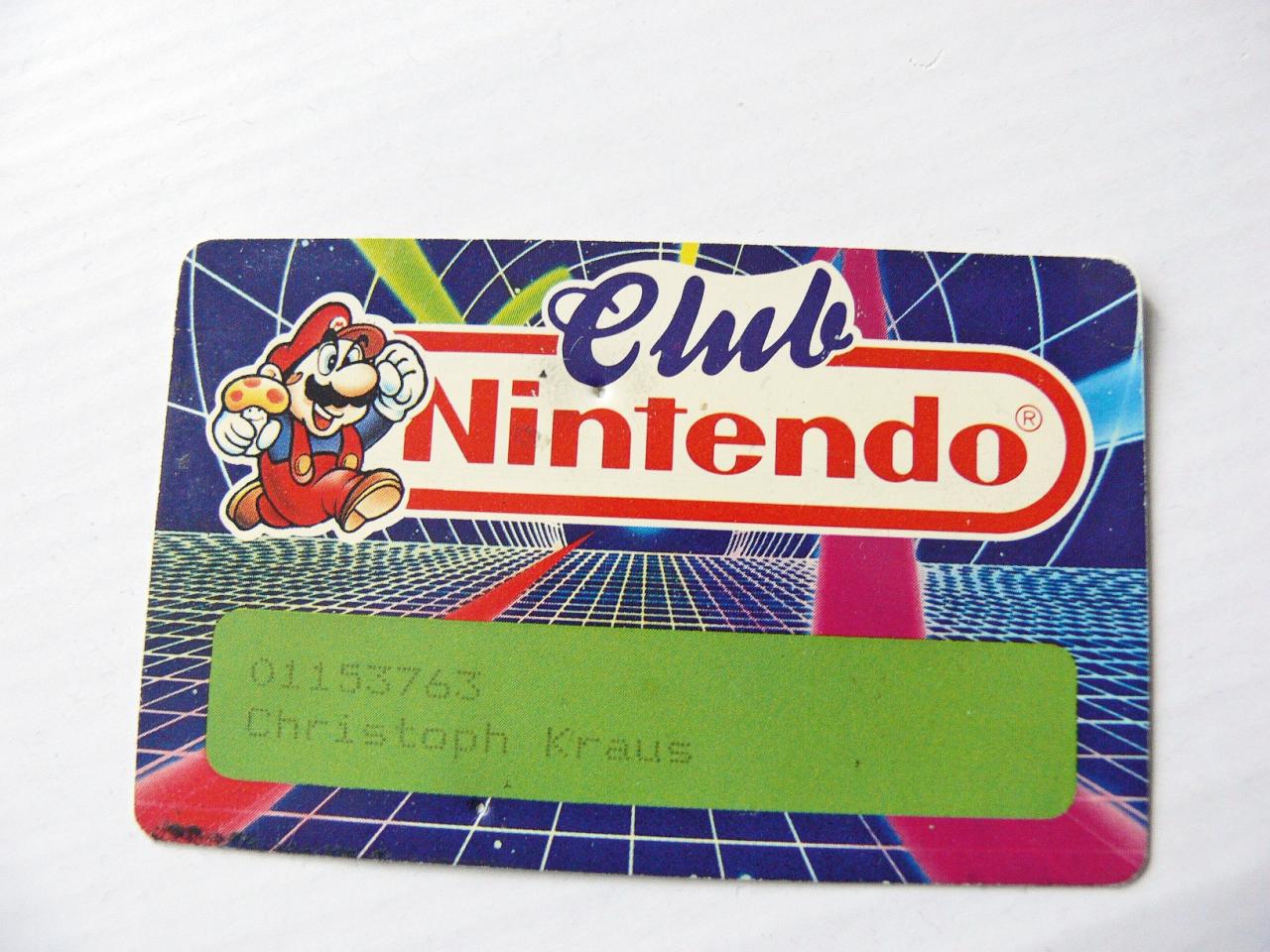 [21/01/2011] Nintendo Clubkarte - Absoluter Kult! Mit der Karte und einem Coupon ging man zu seinem Spielehändler und bekam das Nintendo Club-Magazin kostenlos überreicht. Mit dem N64-Europastart wurde die Karte leider begraben. Wer hat noch seine Clubkarte?