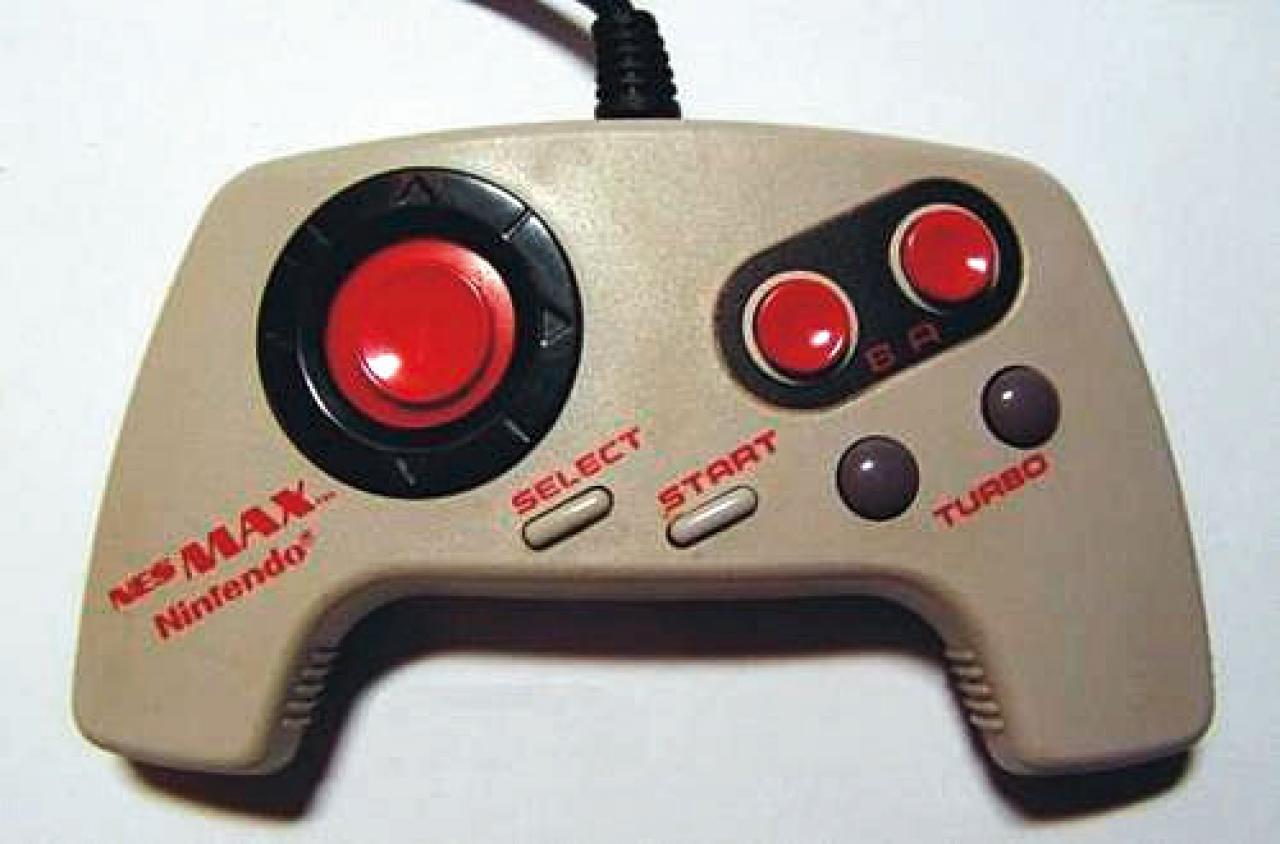 [21/01/2011] NES Max - Verrückte Controller konnten auch funktionieren. Wer einen NES Max oder einen NES Advantage besaß, war der König im Freundeskreis. Vorteil: Turbo-Knöpfe und eine Art Analog-Stick. Hat der 3DS etwa in Sachen Slide-Pad beim NES Max abgeguckt?