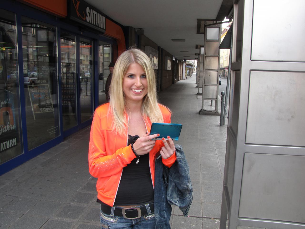 [25/03/2011] Anna (22 Jahre) hat schon hin und wieder auf dem bisherigen DS gespielt.