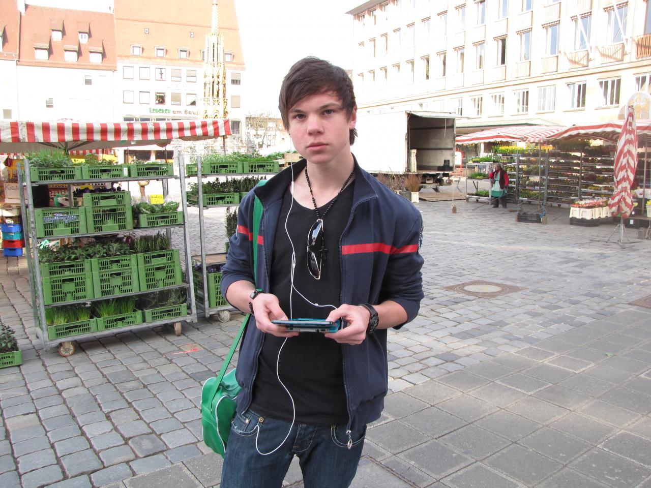 [25/03/2011] Vor der Nürnberger Frauenkirche haben wir Luca Gühner getroffen.