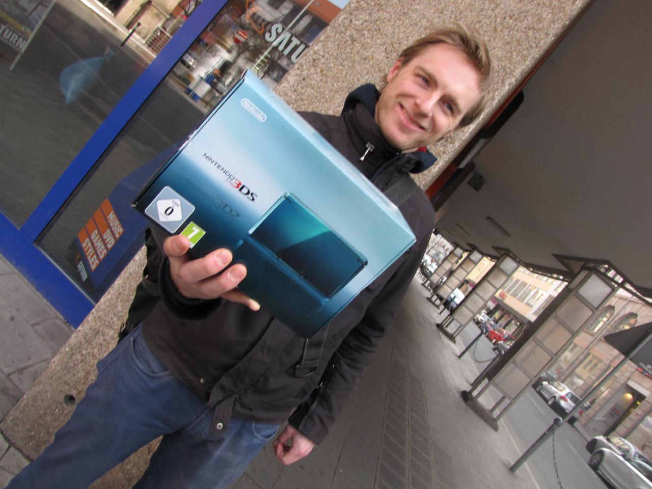 [25/03/2011] Der 3DS ist derzeit auch einzeln für 222 Euro erhältlich.