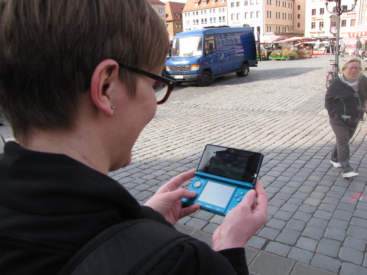 [25/03/2011] Sie besaß im Alter von etwa zehn Jahren zwar eine Sega-Konsole, spielt heute aber nicht mehr. Der 3DS-Bildschirm ist ihr zu klein.