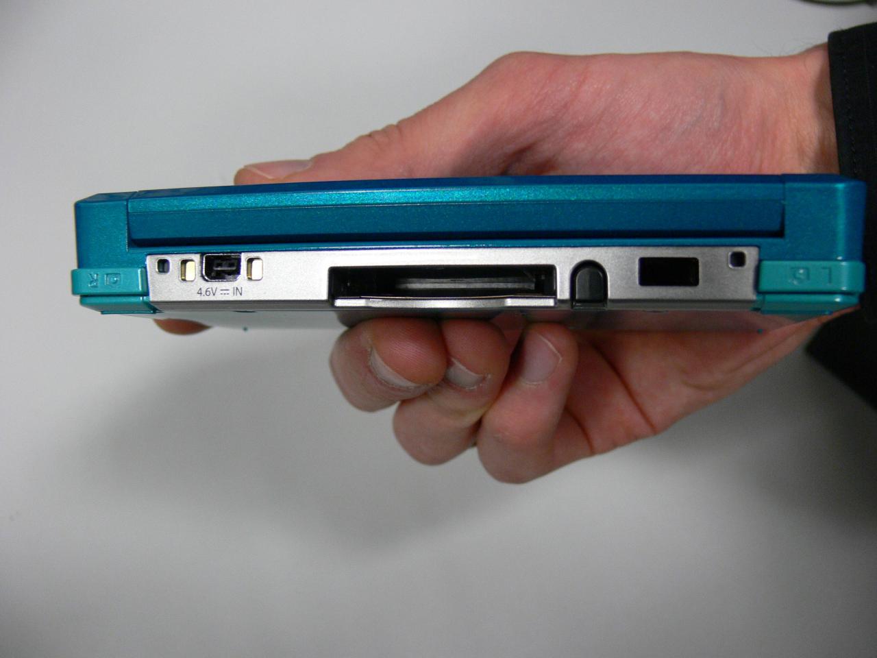 [01/03/2011] Der Modulschacht des 3DS
