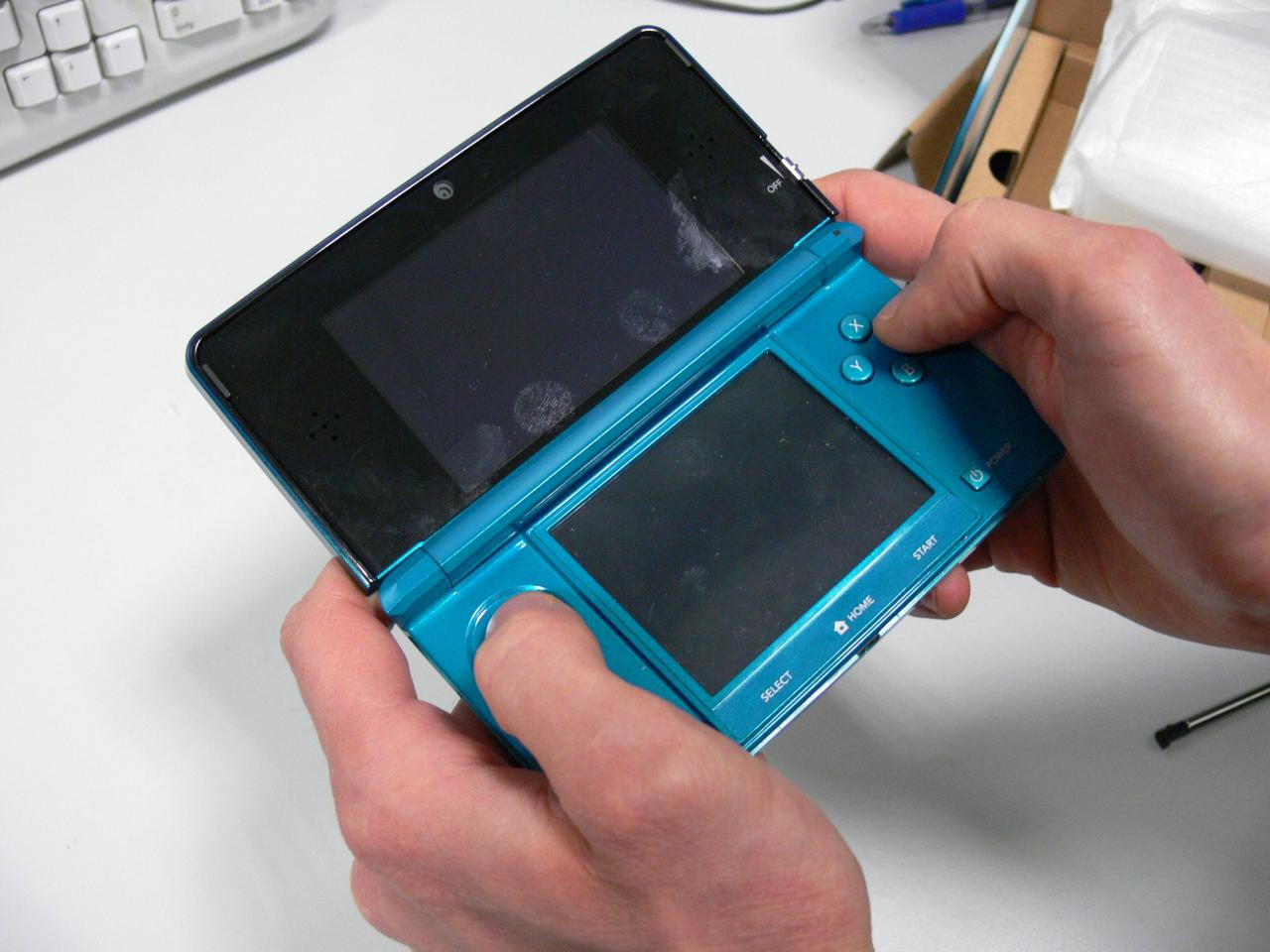 [01/03/2011] Das fällt vor allem beim Spielen in heller Umgebung auf.