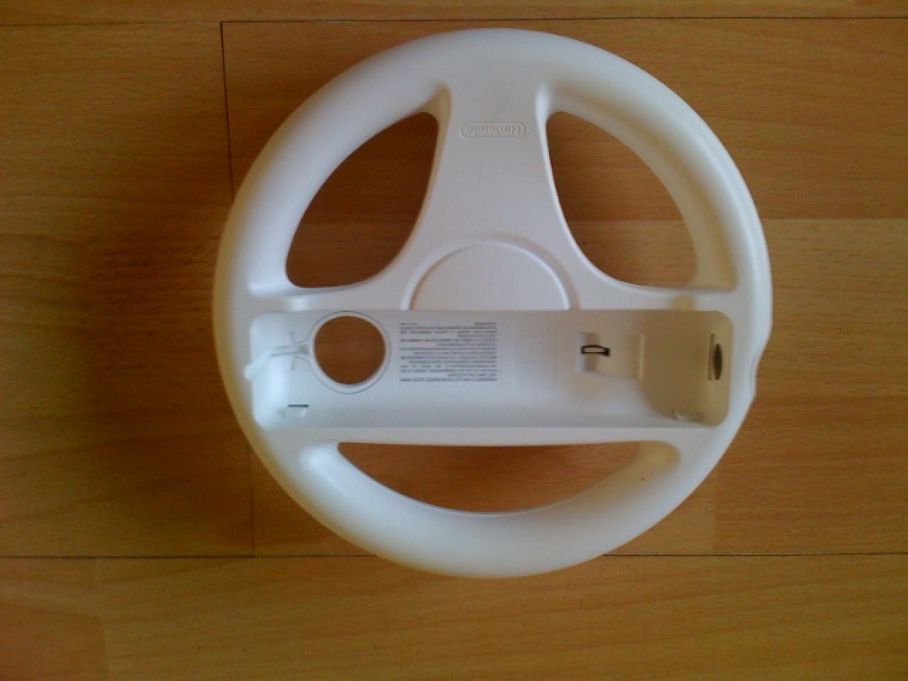 [13/04/2011] ... und ein Wii Wheel. Das war's!