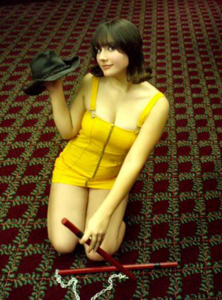 [03/05/2011] Selphie Tilmitt aus Final Fantasy VIII - Im Spiel überrascht die 17-Jährige vor allem durch ihr lässiges Auftreten. Ihre Outfits hingegen lassen sich, wie auch dieses Cosplay, mit nur einem Wort beschreiben: sexy! 