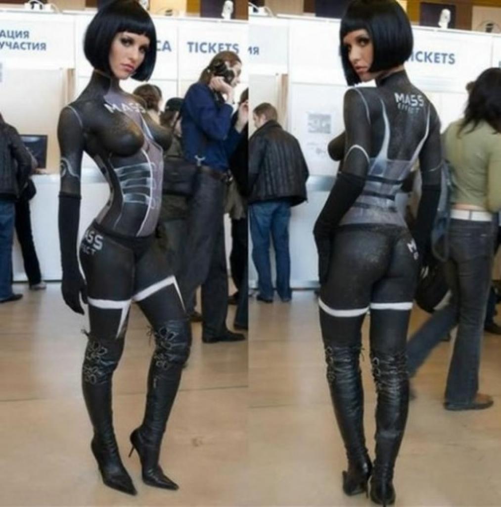 [03/05/2011] Miranda Lawson aus Mass Effect - Spätestens seit wir dieser Dame in Biowares Rollenspielen begegnet sind, kriegen wir unsere Kinnlade nicht mehr zu. Und so haben wir uns Miranda außerhalb von Mass Effect vorgestellt.