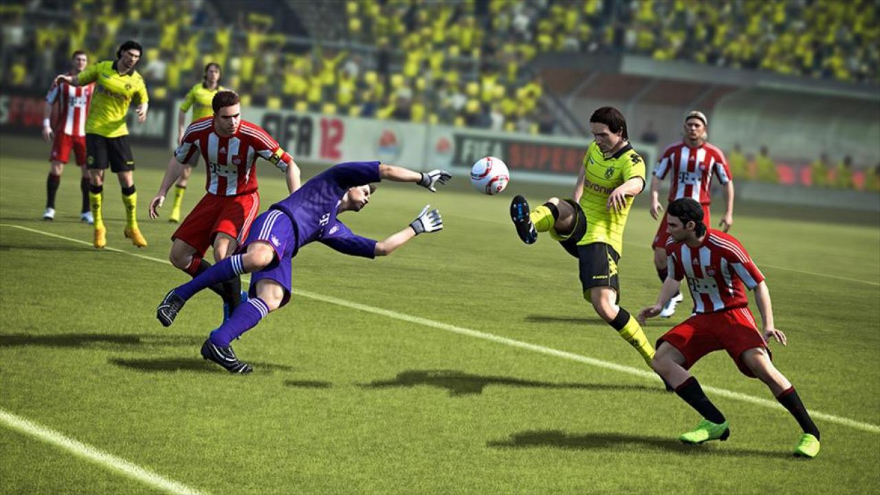 [30/05/2011] FIFA 12 - Die Players Impact-Engine soll realistische und in Echtzeit berechnete Zweikämpfe bieten. Eingefleischte FIFA-Fans hoffen indes, dass der Mehrspieler-Online-Modus ohne Lags und Verbindungsabbrüche funktioniert.