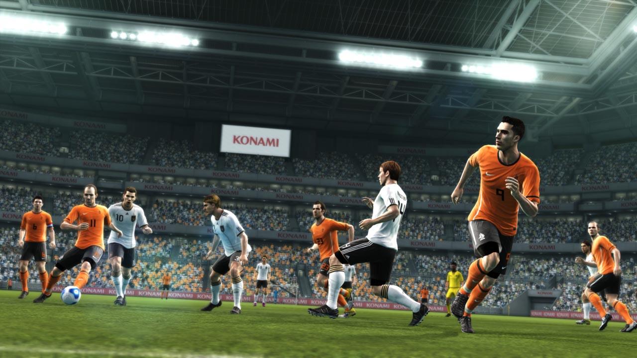 [03/08/2011] PES 2012 im Test! Die Fußballsimulation des japanischen Teams um Kultentwickler Seabass entstand unter großem Druck, macht aber eine hervorragende Figur.