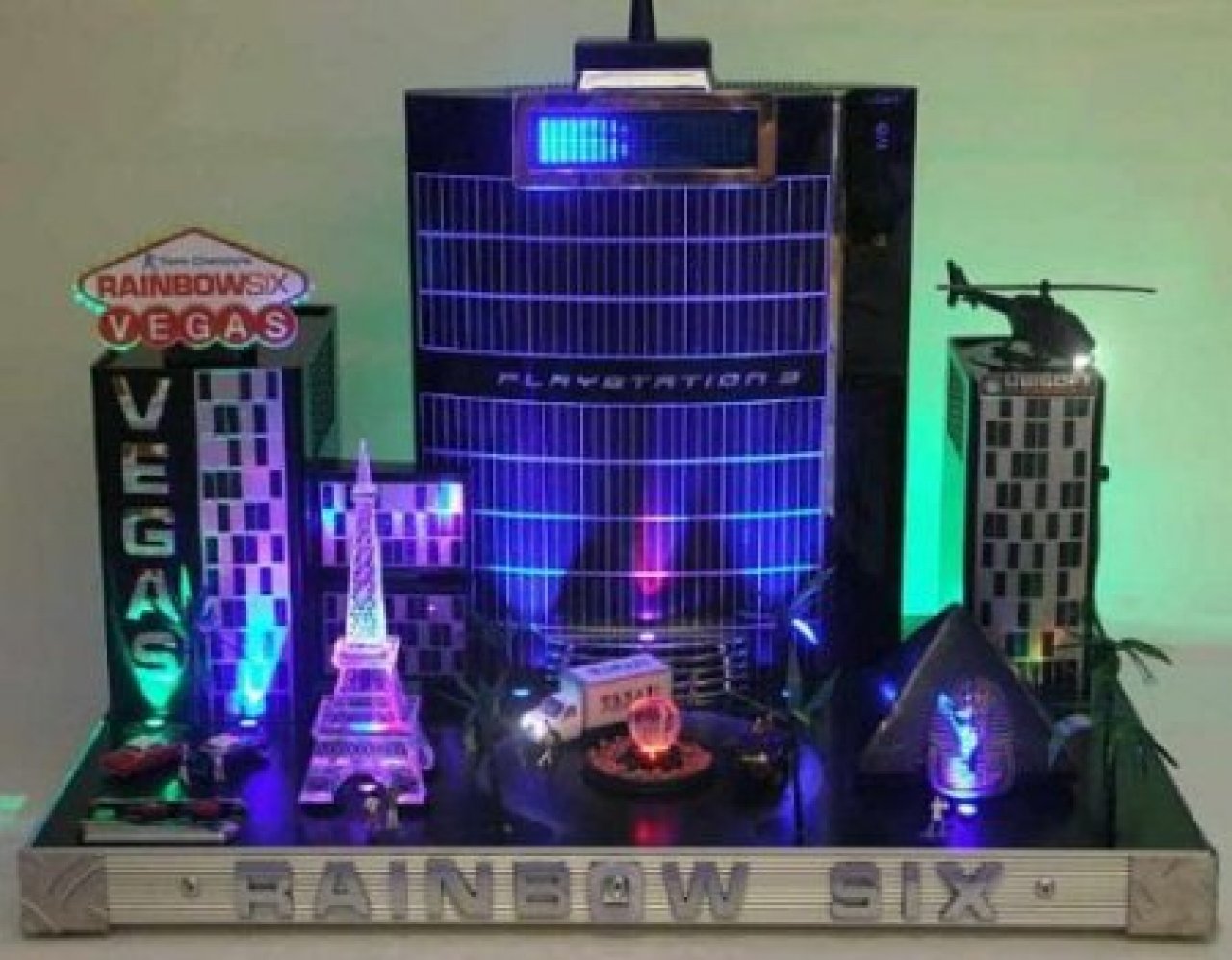 [31/08/2011] Geniales Rainbow Six-Design. Na, welche Konsole versteckt sich dahinter?