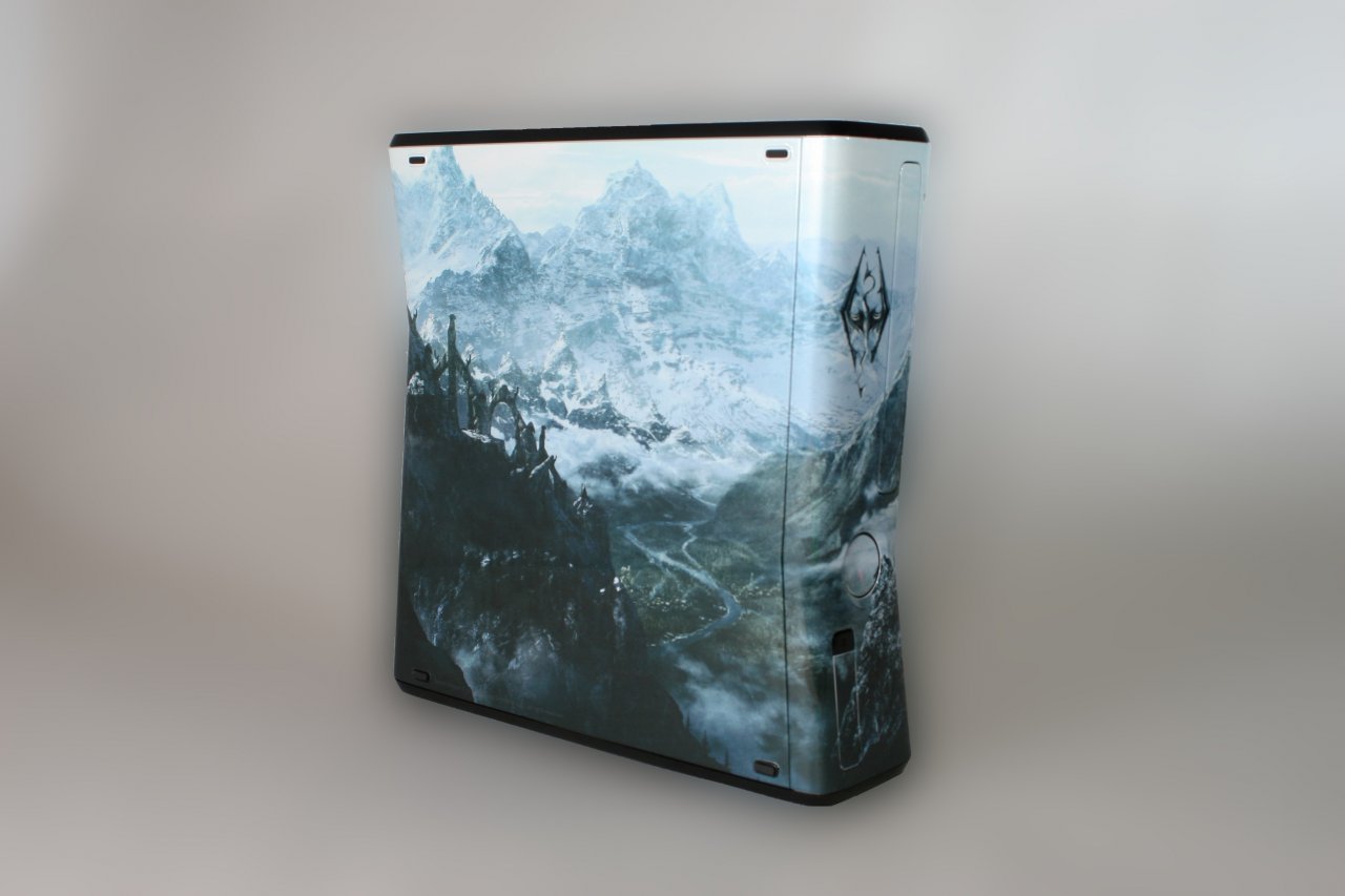 [11/11/2011] Xbox 360 im Skyrim-Design: Endlich ist das neue The Elder Scrolls 5: Skyrim da. Die schicke Xbox verlost Bethesda in den USA.