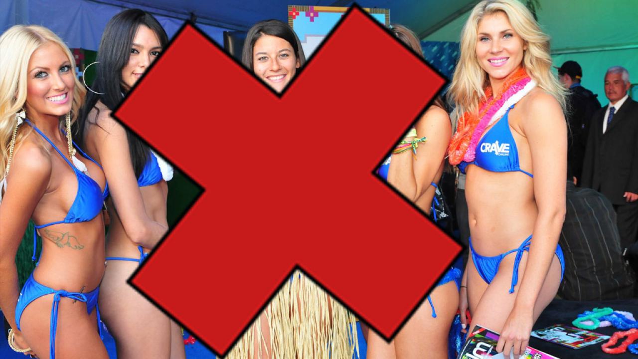 [07/06/2012] [2006] - Verbot leicht bekleideter E3-Babes - Hübsche Mädels in knappen Outfits sind auf der E3 nichts ungewöhnliches, doch der Messeleitung waren sie ein Dorn im Auge. Und so verhängten die Betreiber eine strenge Kleiderordnung. Wer sich nicht daran hielt, musste mit Bußgeld rechnen. Passiert ist seitdem allerdings wenig.