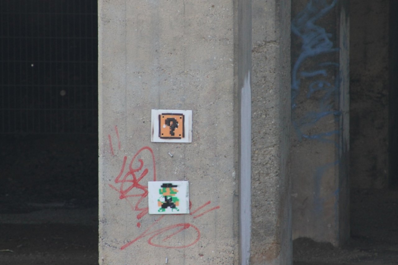 [25/09/2012] Super Mario auf dem Radweg des Leipziger Karl-Heine-Kanals (1)