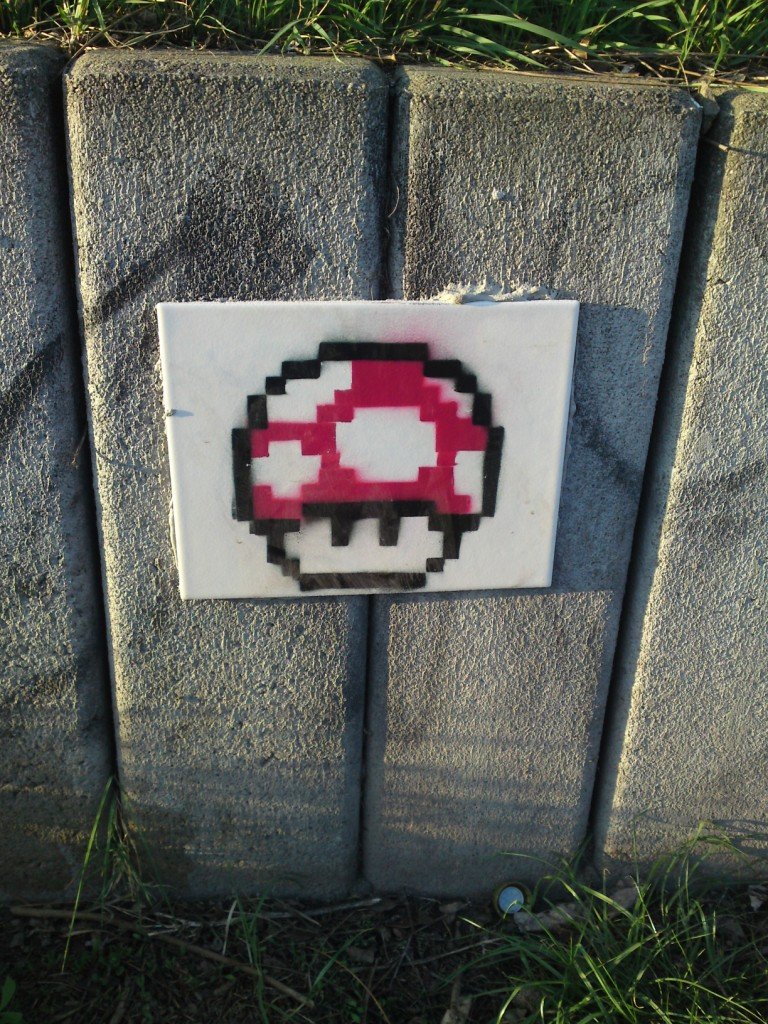 [25/09/2012] Super Mario auf dem Radweg des Leipziger Karl-Heine-Kanals (7)