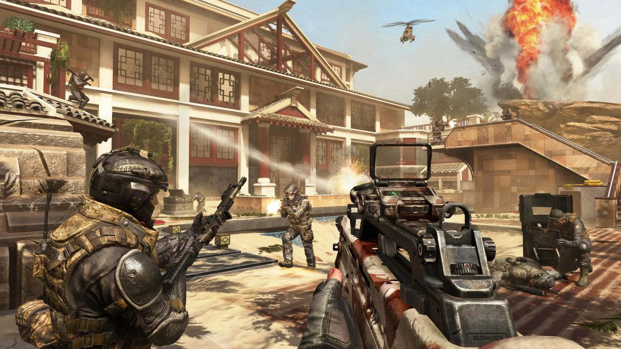 [28/01/2013] Call of Duty: Black Ops 2 Revolution Preview - Vor einem von einem Sandsturm verwüsteten Hotel auf der Karte Mirage verteidigen wir einen Kontrollpunkt, während unsere Gegner uns auf dem Boden und aus der Luft angreifen.