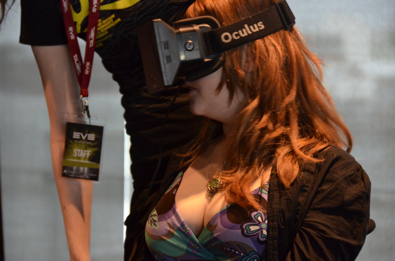 [03/05/2013] Das Freizeitprojekt von ein paar Entwicklern wird zum kleinen Highlight des Fanfests: EVE VR für Oculus Rift kommt super bei Spielern an. 