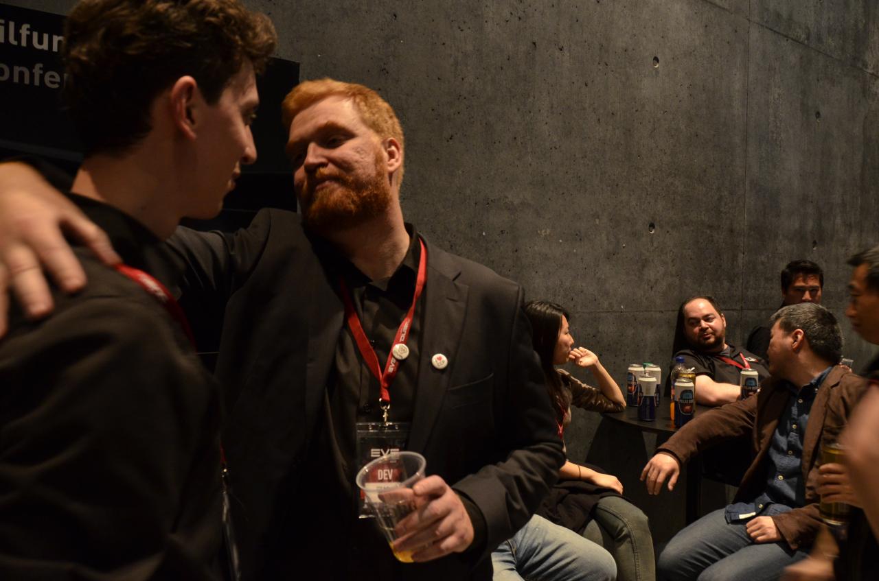 [03/05/2013] Ein CEO zum Anfassen: Hilmar Veigur Pétersson ist während dem Fanfest ein gefragter Mann in Reykjavik.