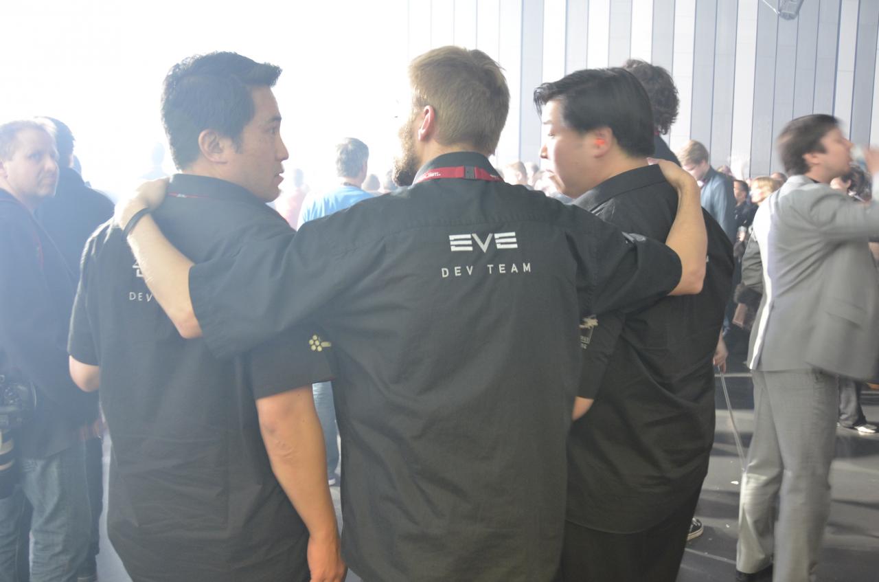 [03/05/2013] Ein paar Dust-Entwickler blicken auf vier Tage Fanfest zurück: Für sie ist es hier nicht immer leicht, EVE Spieler sind noch keine großen Dust-Fans. 