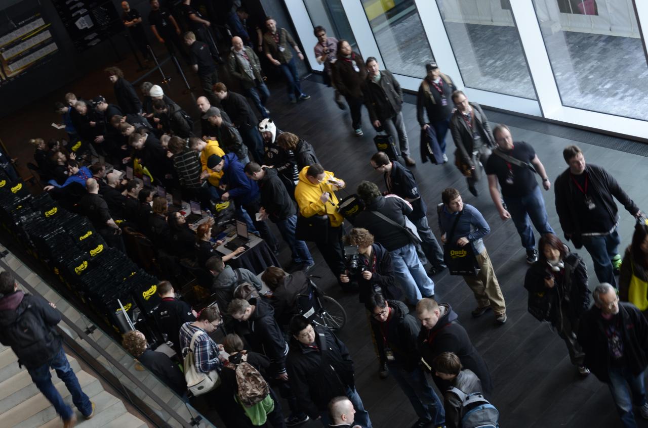 [03/05/2013] Die Eröffnung des EVE Fanfests 2013: Spieler aus aller Welt registrieren sich am Eingang