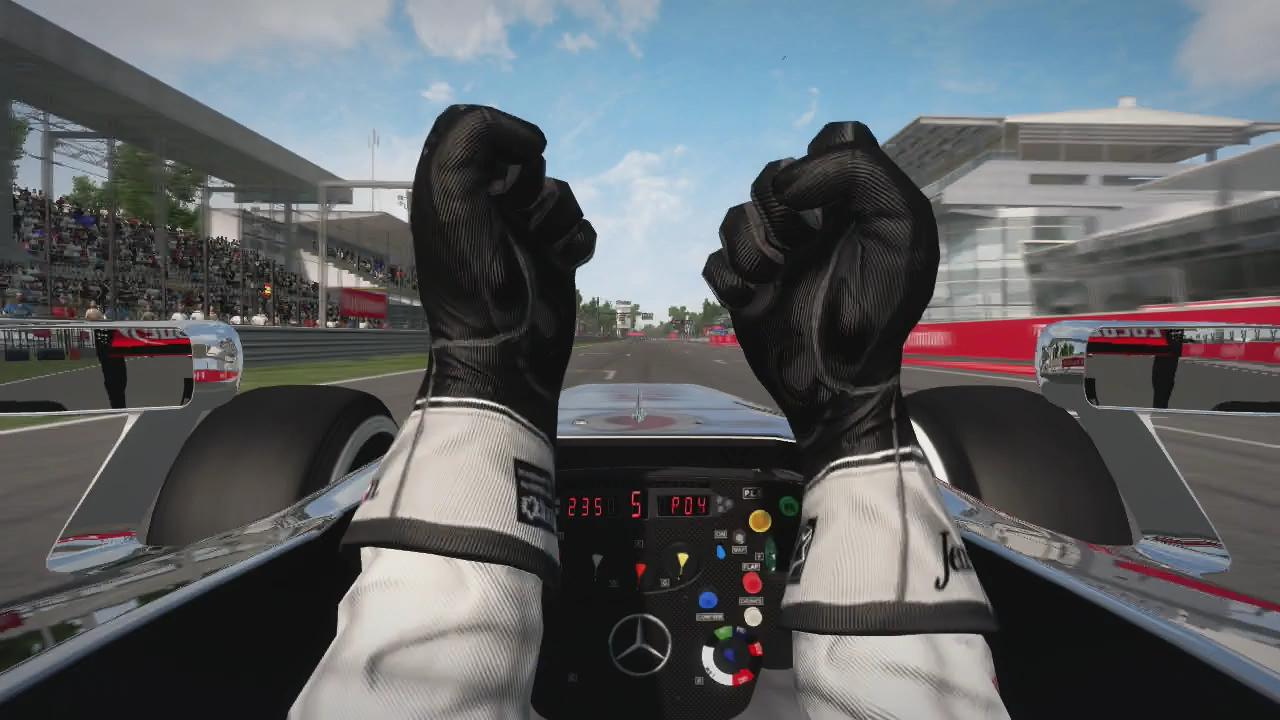 [30/09/2013] Realistisch: Jenson Button freut sich über einen vierten Platz in Monza. Angesichts der Leistungen des McLaren-Teams 2013 wäre das wohl auch im echten Leben so.