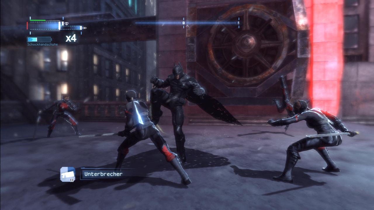[24/10/2013] Es gibt nur sehr wenige neue Gegnertypen in Arkham Origins. Selbst die schwertschwingenden Attentäterinnen sind aus dem Vorgängerspiel bekannt. Spaß machen die Kämpfe natürlich trotzdem.